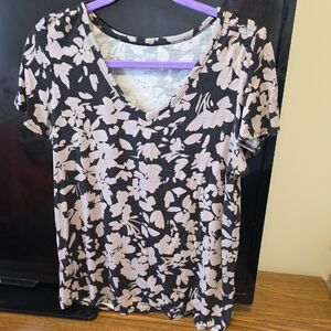 Chic Floral V-Neck Short Sleeve Top